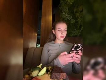 VikkiExtraCheese webcam model stream image