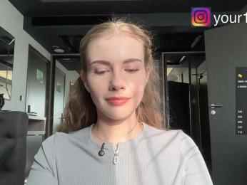 VikkiExtraCheese webcam model stream image