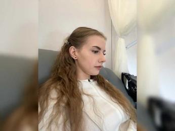 VikkiExtraCheese webcam model stream image