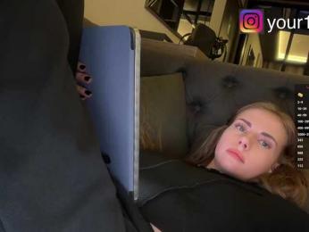 VikkiExtraCheese webcam model stream image