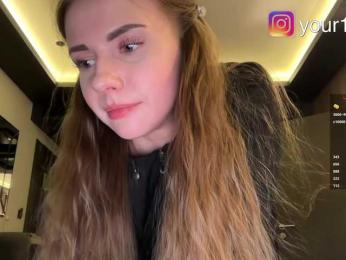 VikkiExtraCheese webcam model stream image