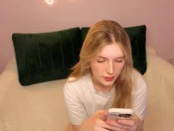 nanami_v02 webcam model stream image