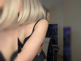 TopWoman webcam model stream image