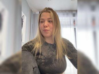 AlyraSun webcam model stream image