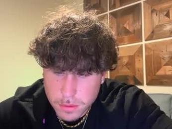 hungkingg22 webcam chaturbate model stream image