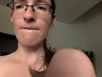 Milky_hairy_mommy webcam model stream image