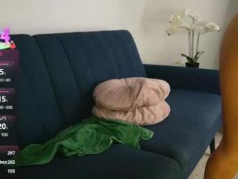 izy_bellee webcam model stream image