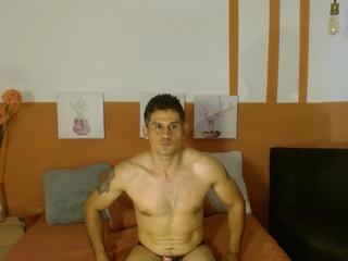 Leo Strongrush webcam model stream image