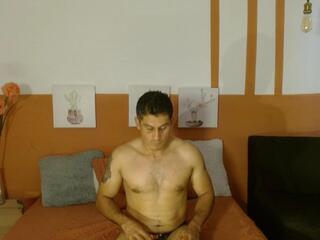 Leo Strongrush webcam flirt4free model stream image