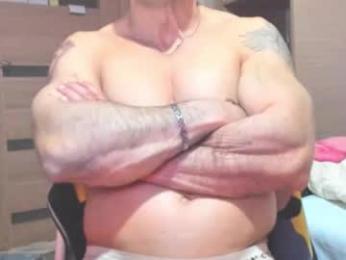 carin_the_body webcam model stream image