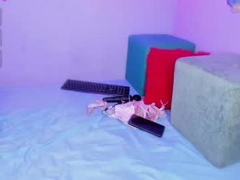 sara_and_lion webcam model stream image