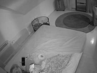 voyeurcam-julmodels-whitebed-4 webcam model stream image