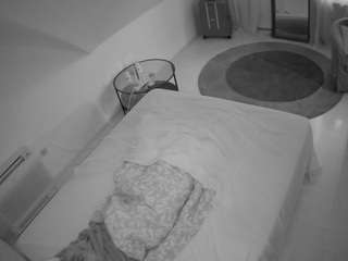 voyeurcam-julmodels-whitebed-4 webcam model stream image