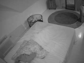 voyeurcam-julmodels-whitebed-4 webcam model stream image