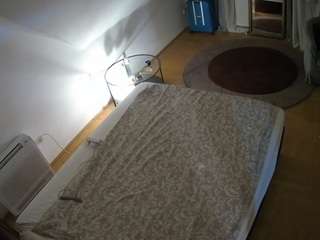 voyeurcam-julmodels-whitebed-4 webcam model stream image