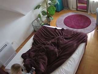 voyeurcam-julmodels-whitebed-4 webcam model stream image