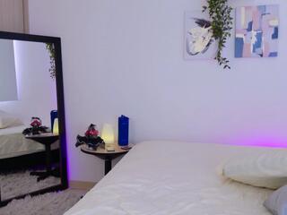 Sara Laurent webcam model stream image