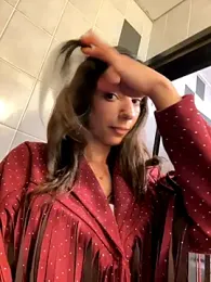 _MiaQueen_ webcam model stream image