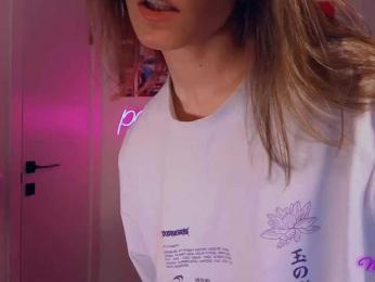 ni_kiss webcam model stream image