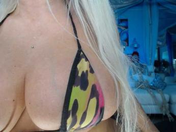 adrianna_fox webcam bongacams model stream image