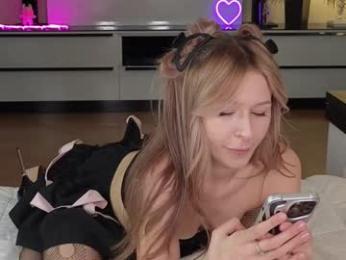 yononeey webcam model stream image