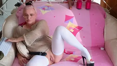 Alyonushkadarling webcam model stream image