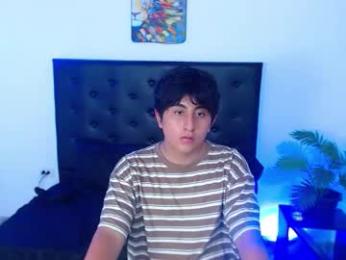 7zyan webcam model stream image