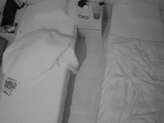 voyeurcam-julmodels-bed-5 webcam model stream image