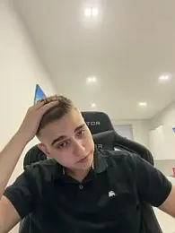 WARDEN_w webcam stripchat model stream image