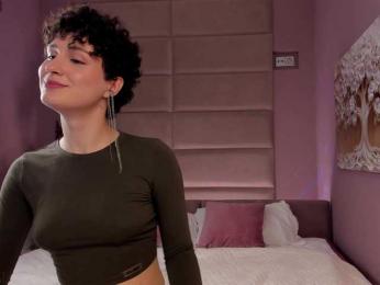 AdelinePerle webcam model stream image