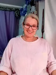 irinamaux webcam stripchat model stream image