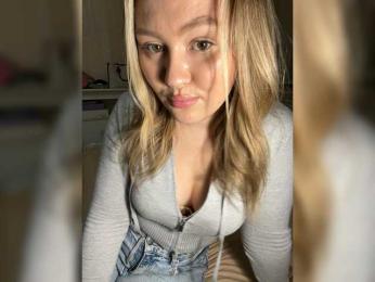 SunshineEmma webcam bongacams model stream image