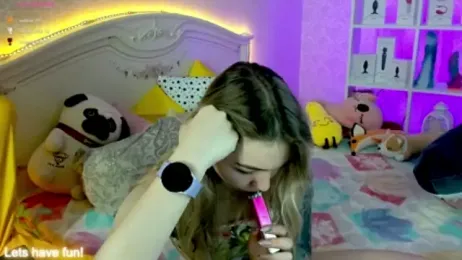 LillyMoure_ webcam model stream image