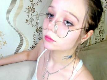 MelMooon webcam model stream image