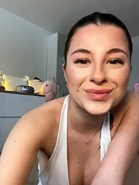 Mia-Minou webcam model stream image