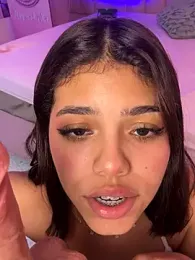 KellyOlsenbe webcam model stream image