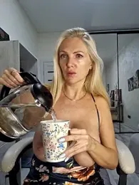 Monna webcam stripchat model stream image