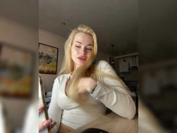 VladaMais webcam model stream image