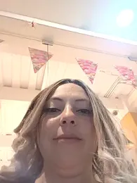 madelaine- webcam model stream image