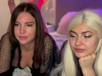 VelvetTwins webcam bongacams model stream image