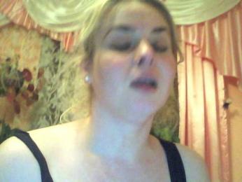 HollyLaPretty webcam model stream image