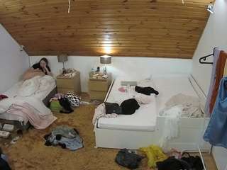 voyeurcam-julmodels-whitebed-2 webcam model stream image