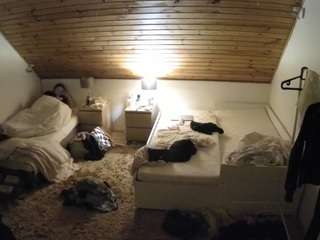 voyeurcam-julmodels-whitebed-2 webcam model stream image