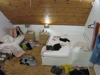 voyeurcam-julmodels-whitebed-2 webcam model stream image