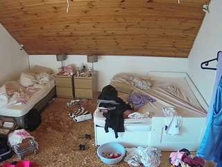 voyeurcam-julmodels-whitebed-2 webcam model stream image