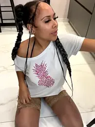 HaileyDiana webcam model stream image