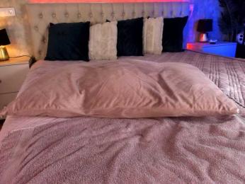 Raisa1gee webcam model stream image