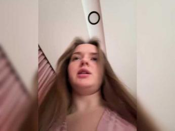 Lunaaaura webcam bongacams model stream image