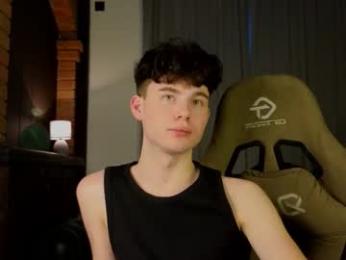 moon_gloww webcam model stream image