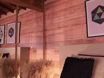 IzzyWild webcam model stream image